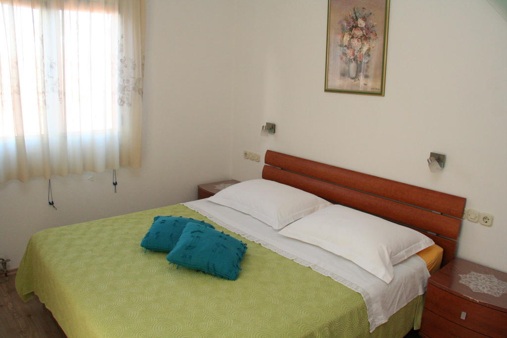 Apartments Goic Jelsa  Kamer foto